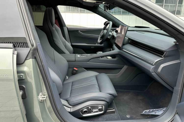 Used Zeekr 001 2026 Model 103° Rear-Drive Max Version Interior 1