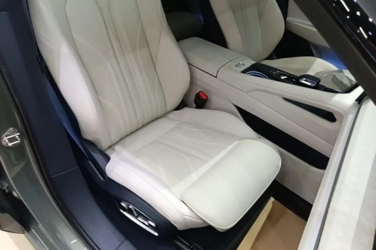 Used Zeekr 001 2026 95° All-Wheel-Drive Max Edition Right Front Seat