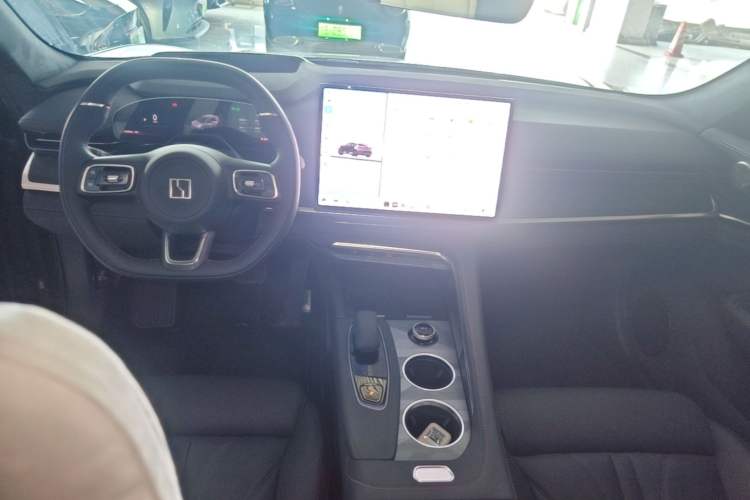 Used Zeekr 001 2026 95° All-Wheel-Drive Max Edition Center Console