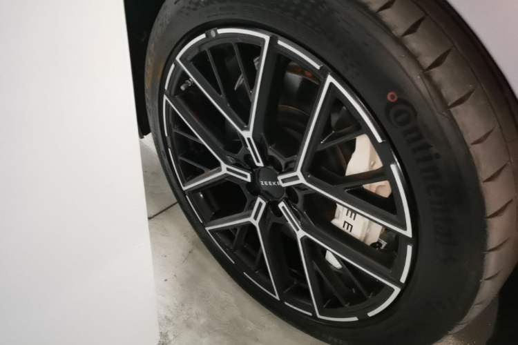 Used Zeekr 001 2026 95° All-Wheel-Drive Max Edition Exterior 4