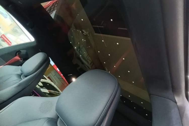 Used Zeekr 001 2026 95° All-Wheel-Drive Max Edition Headliner