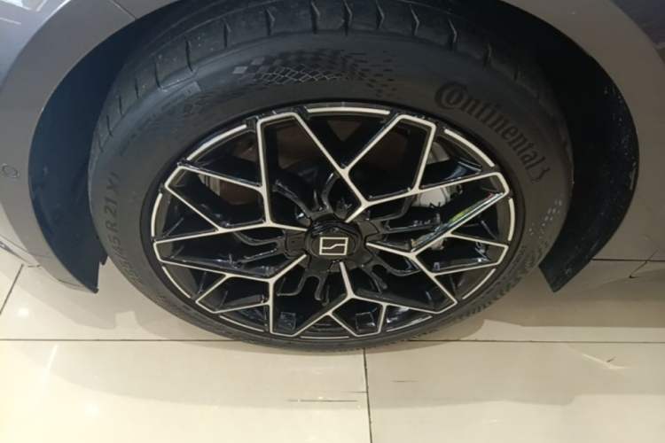 Used Zeekr 001 2026 95° All-Wheel-Drive Max Edition Left Front Wheel Hub