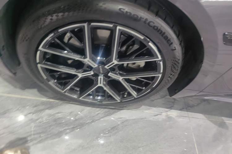 Used Zeekr 001 2026 Model 103° Four-Wheel Drive Ultra Version Left Front Wheel Hub