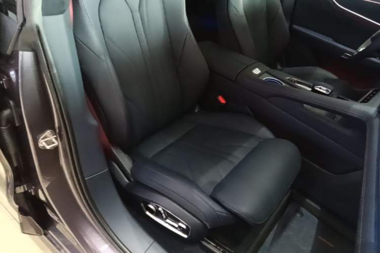 Used Zeekr 001 2026 95° All-Wheel-Drive Max Edition Right Front Seat