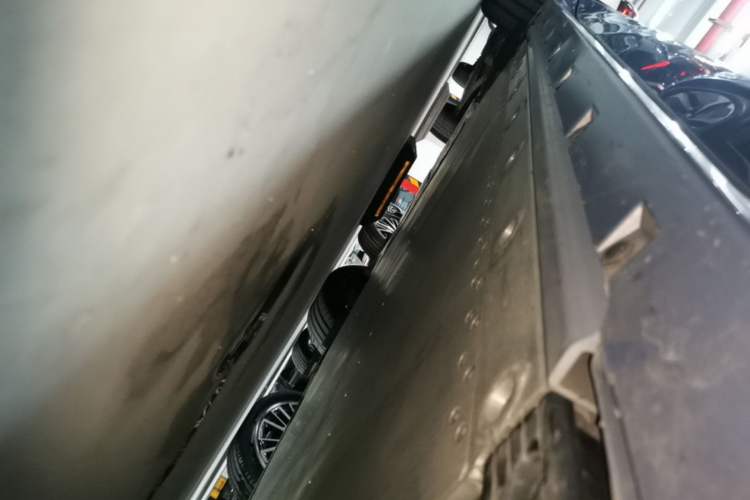 Used Zeekr 001 2026 95° All-Wheel-Drive Max Edition Right Side Sill