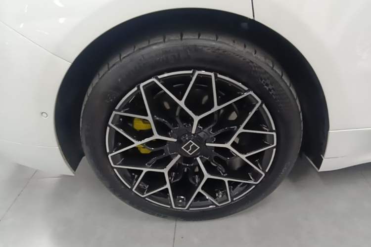 Used Zeekr 001 2026 Model 103° Four-Wheel Drive Ultra Version Exterior 5