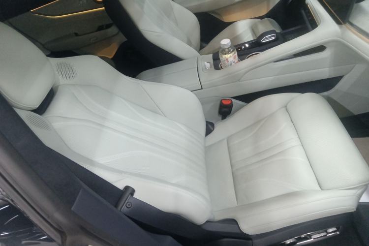 Used Zeekr 001 2026 95° All-Wheel-Drive Max Edition Right Front Seat