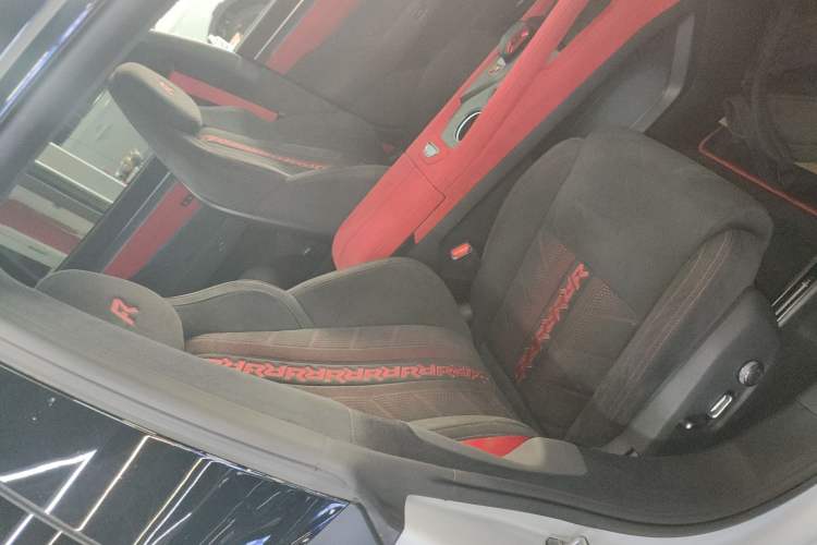 Used Zeekr 001FR 2023 FR Edition 100 kWh Right Front Seat