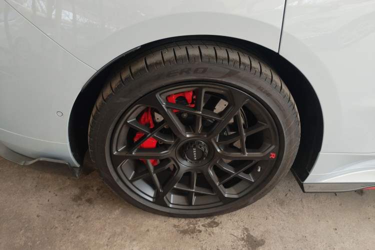 Used Zeekr 001FR 2023 FR Edition 100 kWh Right Rear Wheel Hub