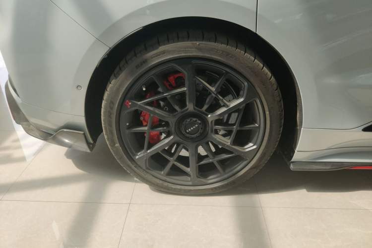 Used Zeekr 001FR 2023 FR Edition 100 kWh Right Rear Wheel Hub