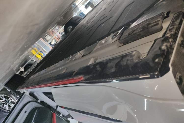 Used Zeekr 001FR 2023 FR Edition 100 kWh Right Side Sill