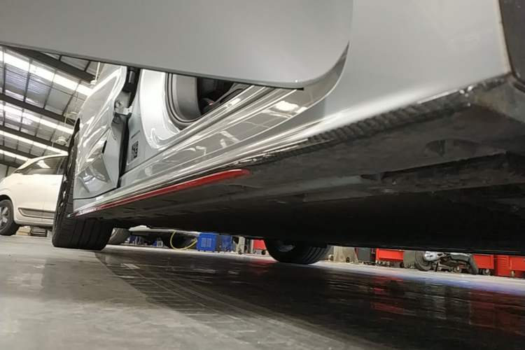 Used Zeekr 001FR 2023 FR Edition 100 kWh Right Side Sill