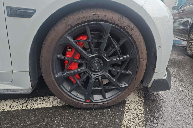 Used Zeekr 001FR 2023 FR Edition 100 kWh Right Front Wheel Hub