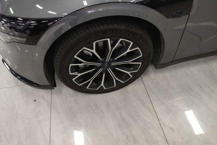 Used Zeekr 007 2024 Rear-Drive Intelligent Driving Version 75 kWh Left Front Wheel Hub