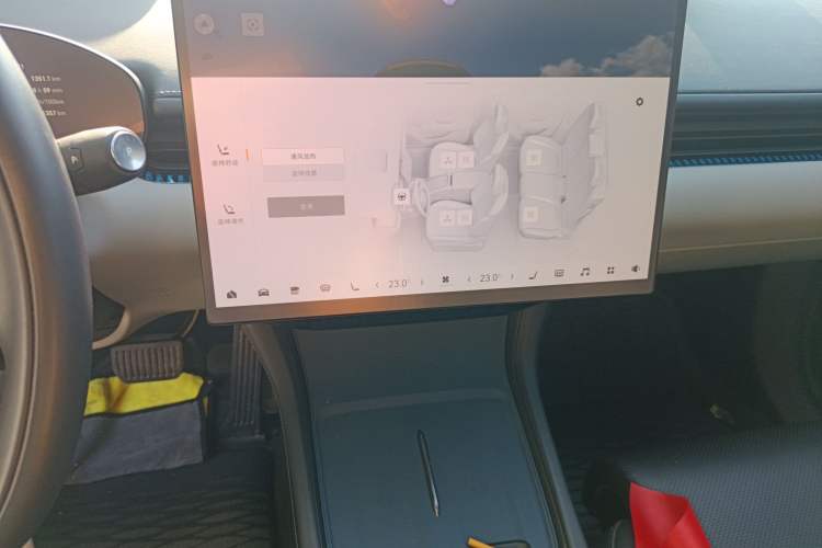 Used Zeekr 007 2024 Rear-Drive Enhanced Version 75 kWh Audio And AC Panel