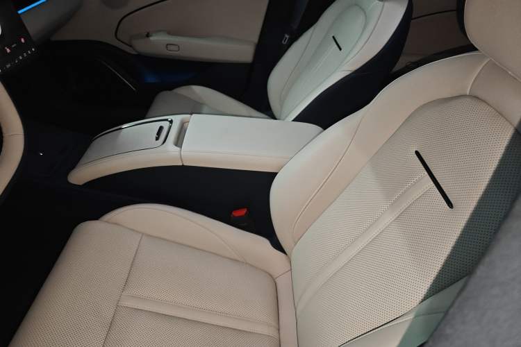 Used Zeekr 007 2024 Rear-Drive Enhanced Version 75 kWh Left Front Seat