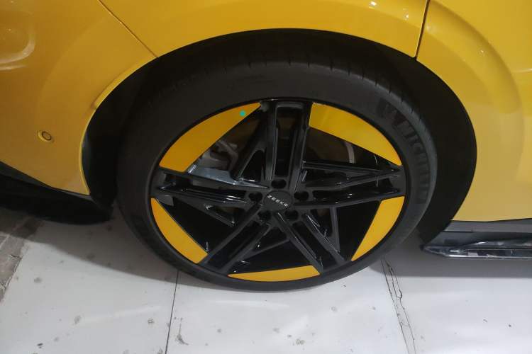 Used Zeekr 007 2024 Four-Wheel-Drive Performance Version 100 kWh Right Rear Wheel Hub