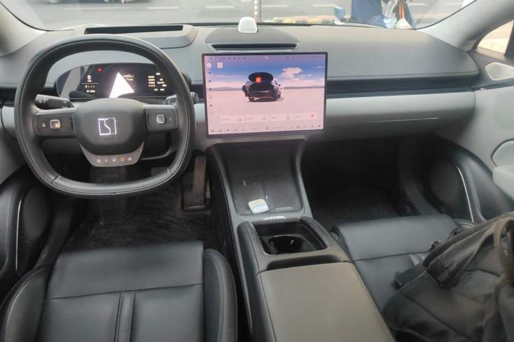 Used Zeekr 007 2024 Rear-Drive Enhanced Version 75 kWh Center Console