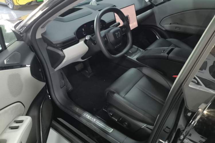 Used Zeekr 007 2024 Rear-Drive Enhanced Version 75 kWh Driver Seat