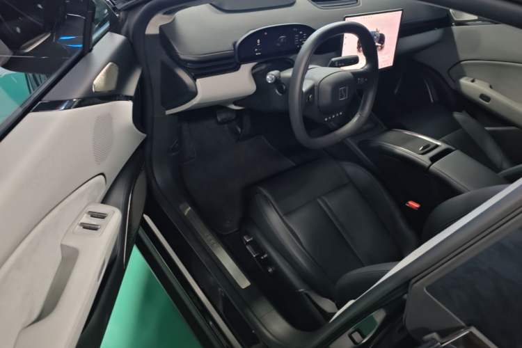 Used Zeekr 007 2024 Rear-Drive Enhanced Version 75 kWh Driver Seat