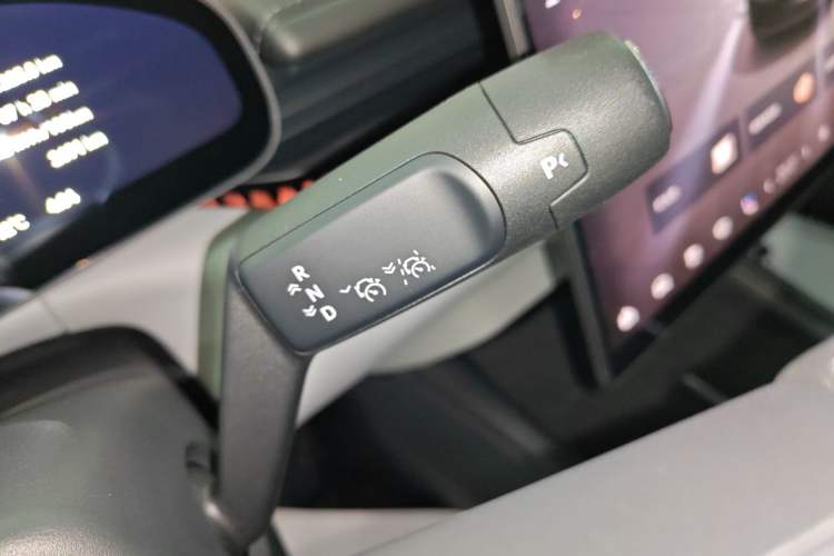 Used Zeekr 007 2024 Rear-Drive Enhanced Version 75 kWh Gear Lever