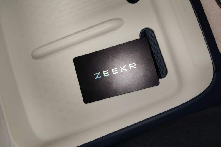 Used Zeekr 007 2024 Four-Wheel Drive Version 75 kWh Interior 1