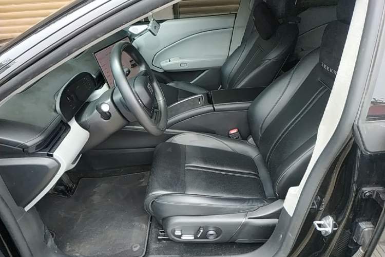 Used Zeekr 007 2024 Rear-Drive Enhanced Version 75 kWh Left Front Seat