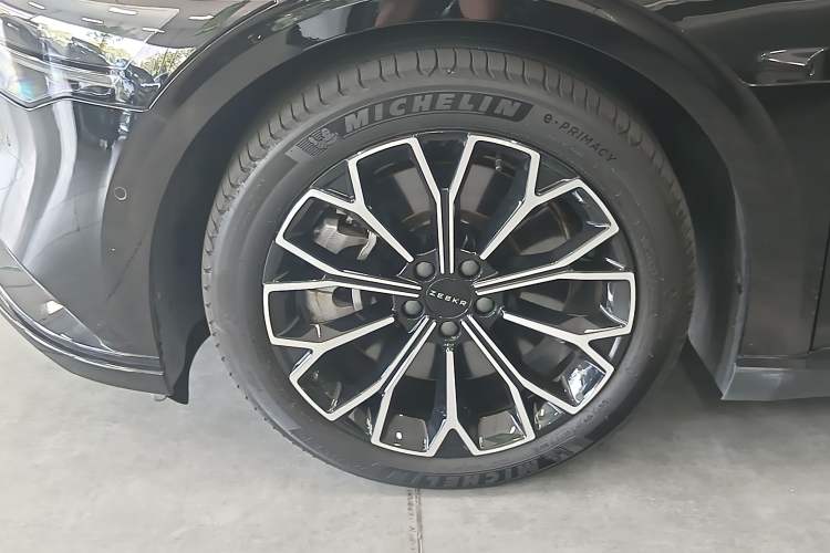 Used Zeekr 007 2024 Four-Wheel Drive Intelligent Driving Version 75 kWh Left Front Wheel Hub