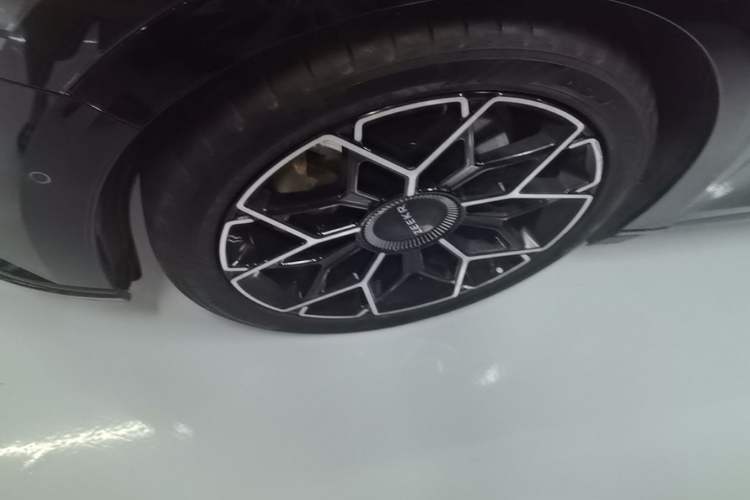 Used Zeekr 007 2024 Rear-Drive Enhanced Version 75 kWh Left Front Wheel Hub