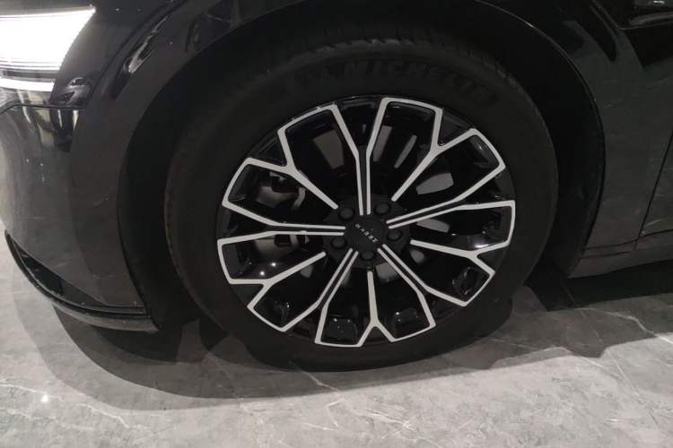 Used Zeekr 007 2024 Four-Wheel Drive Intelligent Driving Version 100 kWh Left Front Wheel Hub