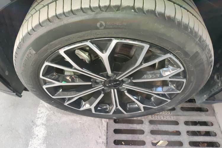 Used Zeekr 007 2024 Rear-Drive Version 75 kWh Left Front Wheel Hub