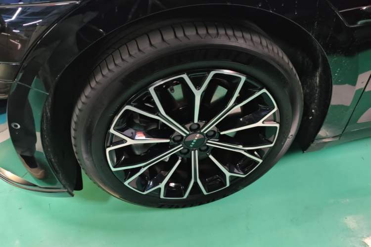 Used Zeekr 007 2024 Rear-Drive Enhanced Version 75 kWh Left Front Wheel Hub