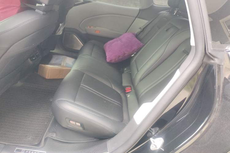 Used Zeekr 007 2024 Rear-Drive Intelligent Driving Version 75 kWh Left Rear Seat