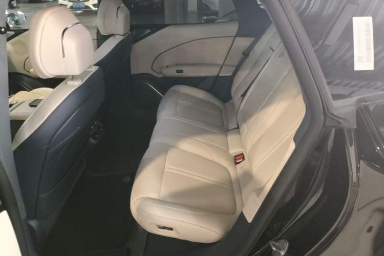Used Zeekr 007 2024 Rear-Drive Enhanced Version 75 kWh Left Rear Seat