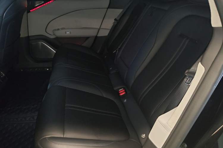 Used Zeekr 007 2024 Rear-Drive Enhanced Version 75 kWh Left Rear Seat