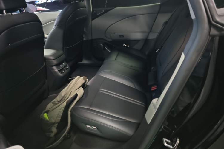 Used Zeekr 007 2024 Rear-Drive Enhanced Version 75 kWh Left Rear Seat