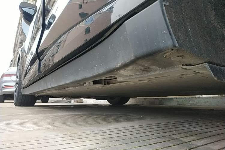 Used Zeekr 007 2024 Rear-Drive Enhanced Version 75 kWh Left Side Sill
