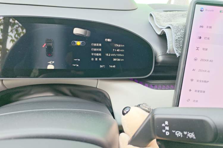 Used Zeekr 007 2024 Rear-Drive Enhanced Version 100 kWh Odometer Close Up