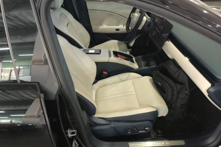 Used Zeekr 007 2024 Rear-Drive Enhanced Version 75 kWh Right Front Seat