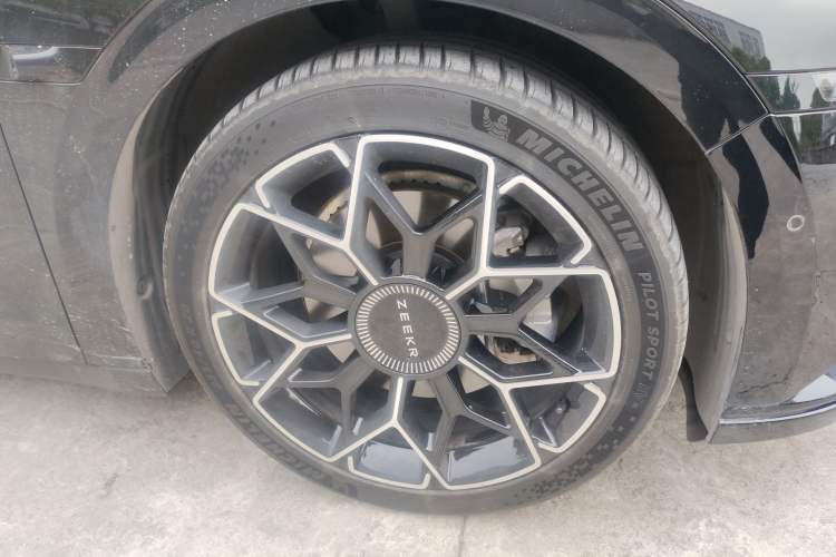 Used Zeekr 007 2024 Rear-Drive Intelligent Driving Version 75 kWh Right Front Wheel Hub