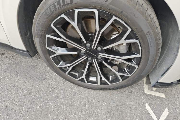 Used Zeekr 007 2024 Rear-Drive Intelligent Driving Version 75 kWh Right Front Wheel Hub