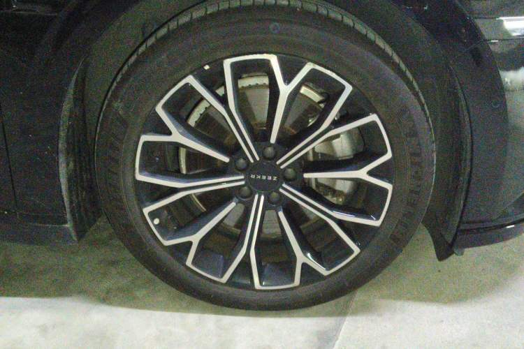 Used Zeekr 007 2024 Rear-Drive Intelligent Driving Version 75 kWh Right Front Wheel Hub