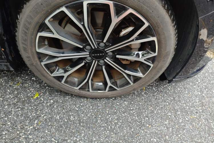 Used Zeekr 007 2024 Rear-Drive Enhanced Version 75 kWh Right Front Wheel Hub