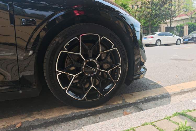 Used Zeekr 007 2024 Four-Wheel Drive Intelligent Driving Version 100 kWh Right Front Wheel Hub