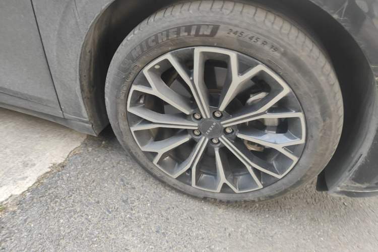 Used Zeekr 007 2024 Rear-Drive Enhanced Version 75 kWh Right Front Wheel Hub