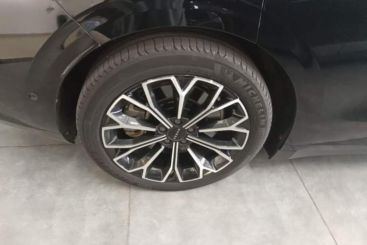 Used Zeekr 007 2024 Four-Wheel Drive Intelligent Driving Version 75 kWh Right Rear Wheel Hub
