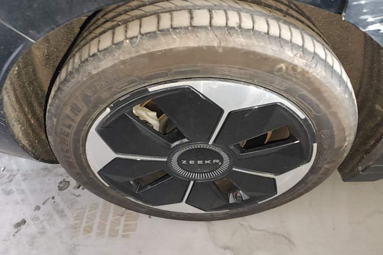 Used Zeekr 007 2024 Four-Wheel Drive Version 75 kWh Right Rear Wheel Hub