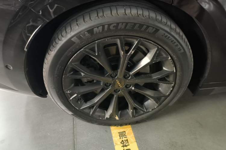 Used Zeekr 007 2024 Rear-Drive Enhanced Version 75 kWh Right Rear Wheel Hub