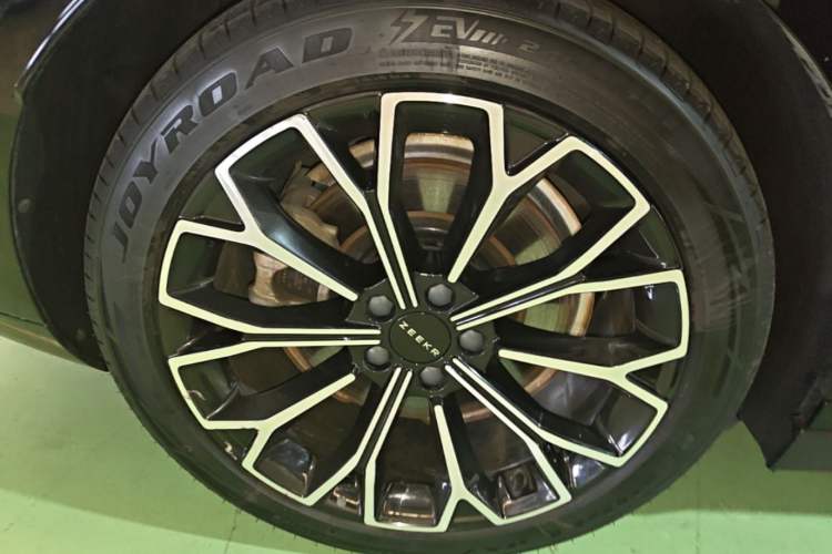 Used Zeekr 007 2024 Rear-Drive Enhanced Version 75 kWh Right Rear Wheel Hub