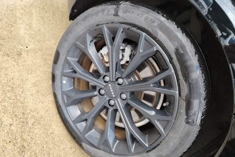 Used Zeekr 007 2024 Rear-Drive Enhanced Version 75 kWh Right Rear Wheel Hub